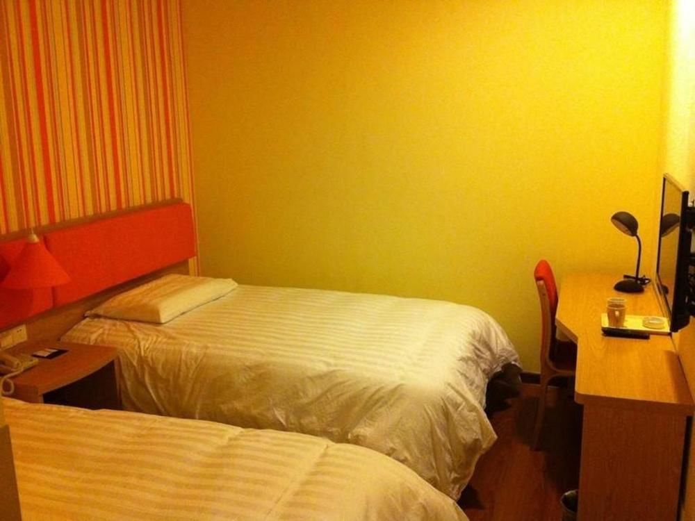 Hotel Nanjing Road Pedestrain Street Huanghe Road