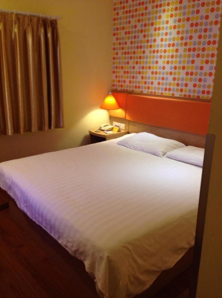Hotel Nanjing Road Pedestrain Street Huanghe Road 2*