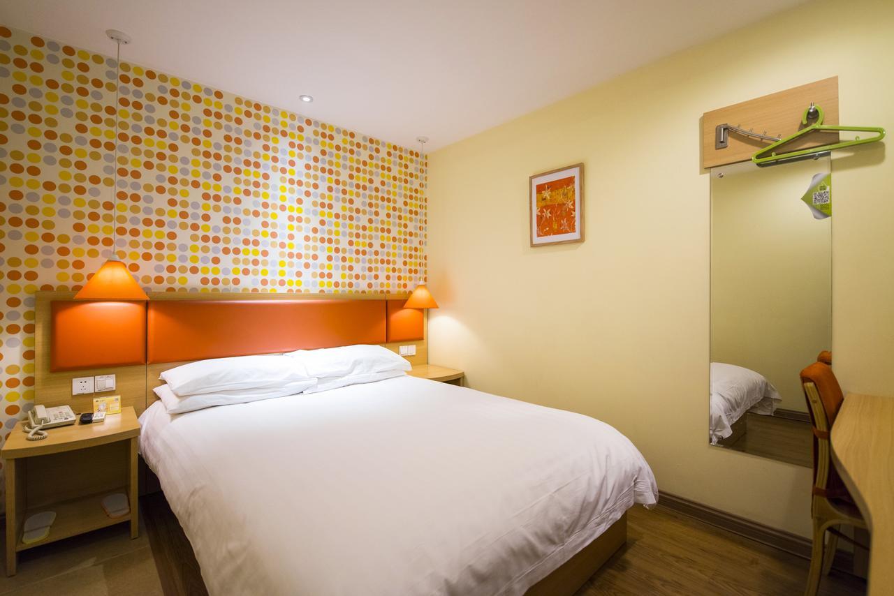 Nanjing Road Pedestrain Street Huanghe Road Hotel 2*